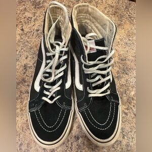 Black & White sk8 hi Vans